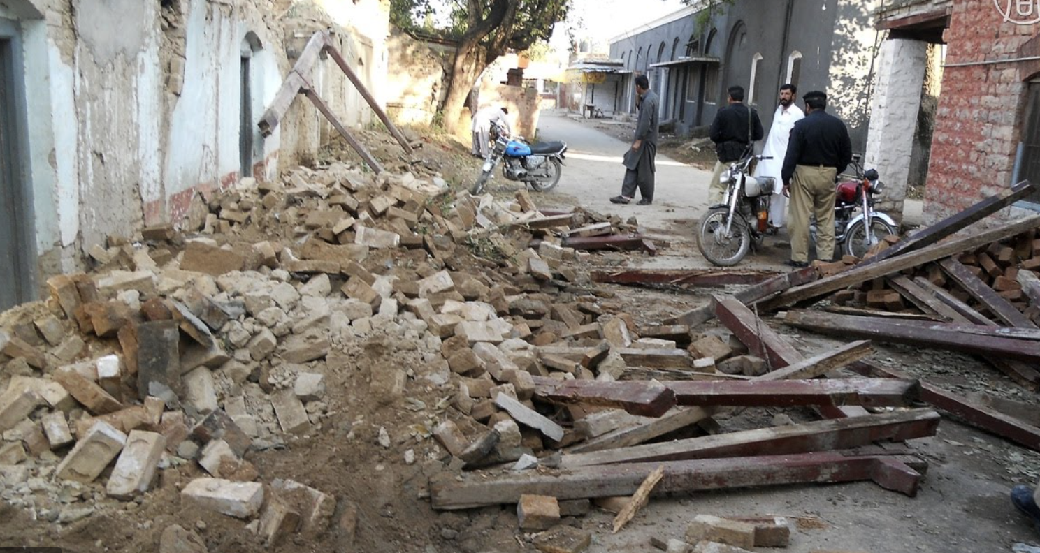 Сильное землетрясение произошло в спарте. Землетрясение в Пакистане 2005. 2005 Год. Землетрясение в Пакистане. Землетрясение в Белуджистане.